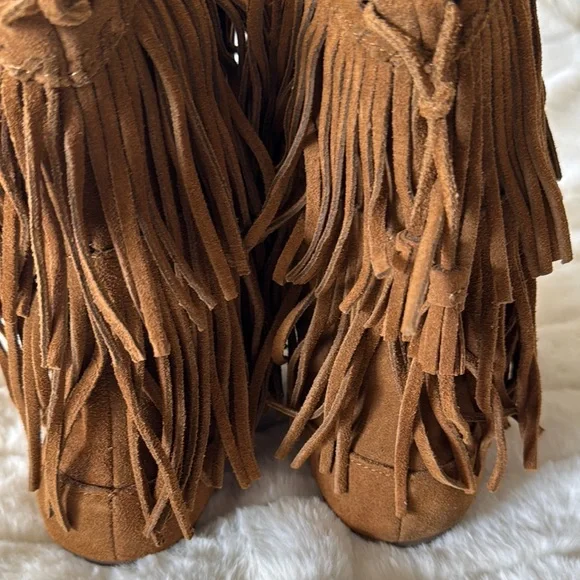 Minnetonka Tan Fringe Moccasin Boots - Picture 6 of 11